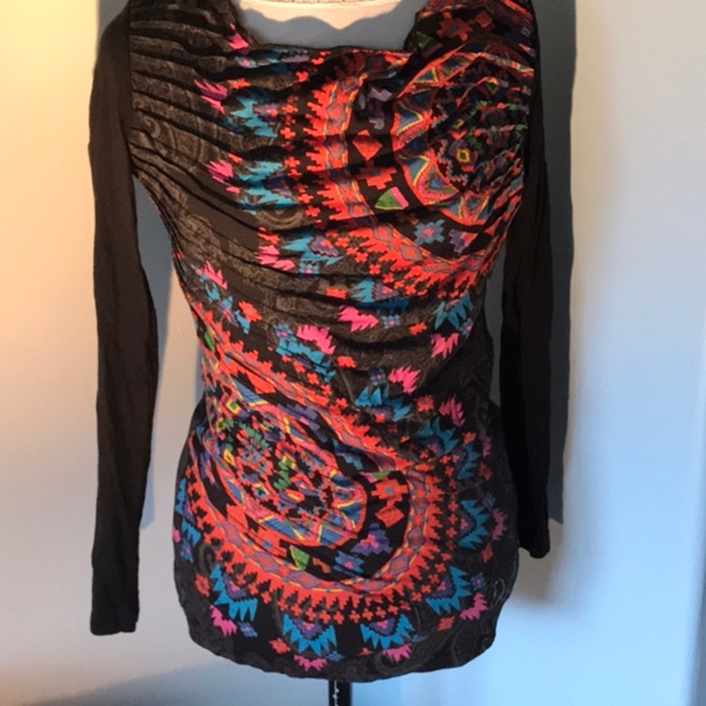 DESIGUAL Sz L pull over top “EUC” black, dark pink, dark turquoise